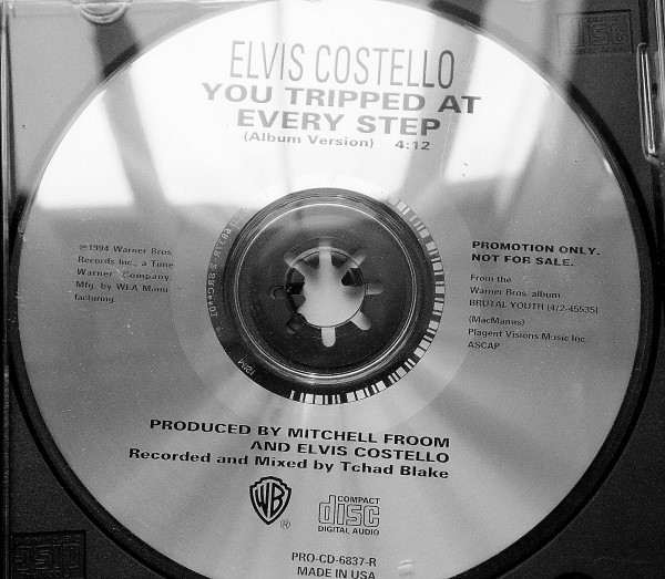 Accords et paroles You Tripped At Every Step Elvis Costello