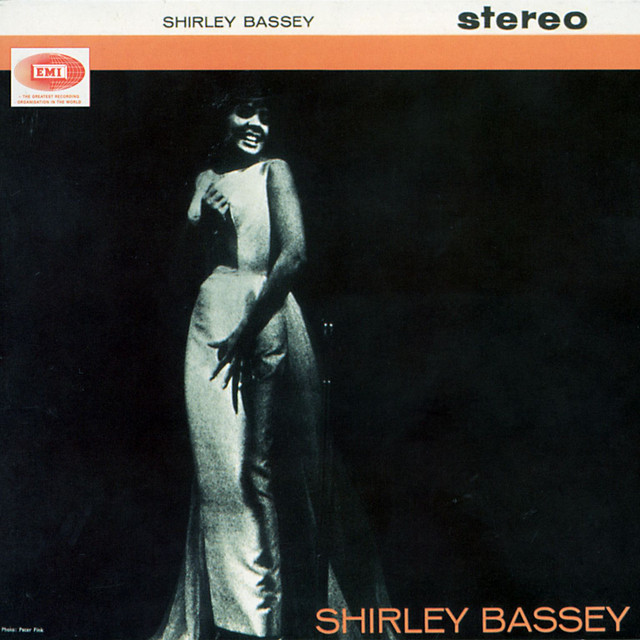 Accords et paroles Angel Eyes Shirley Bassey
